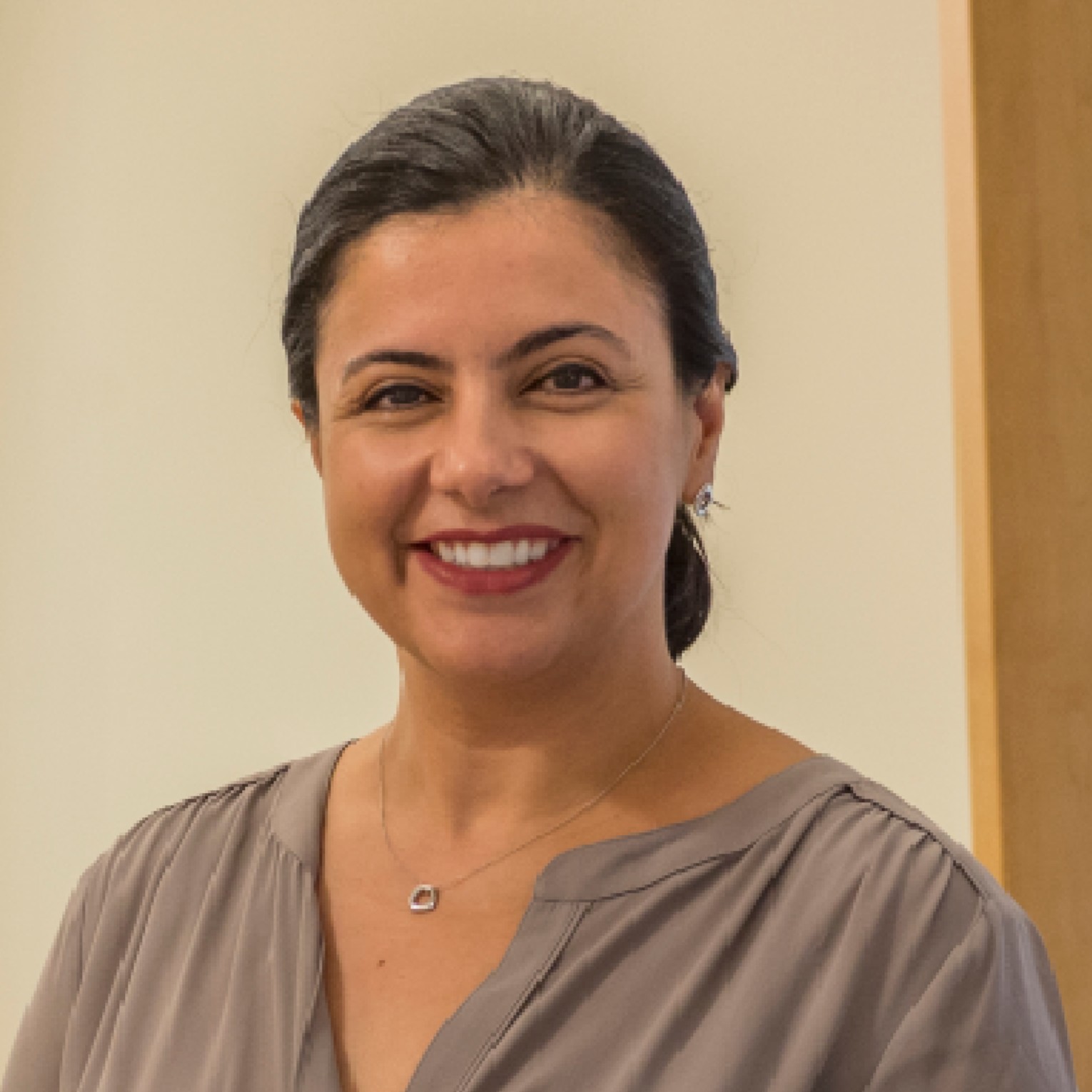 headshot of Luiza Mills